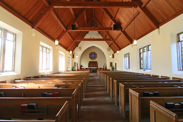 Anglican Church: Between Catholicism and Protestantism